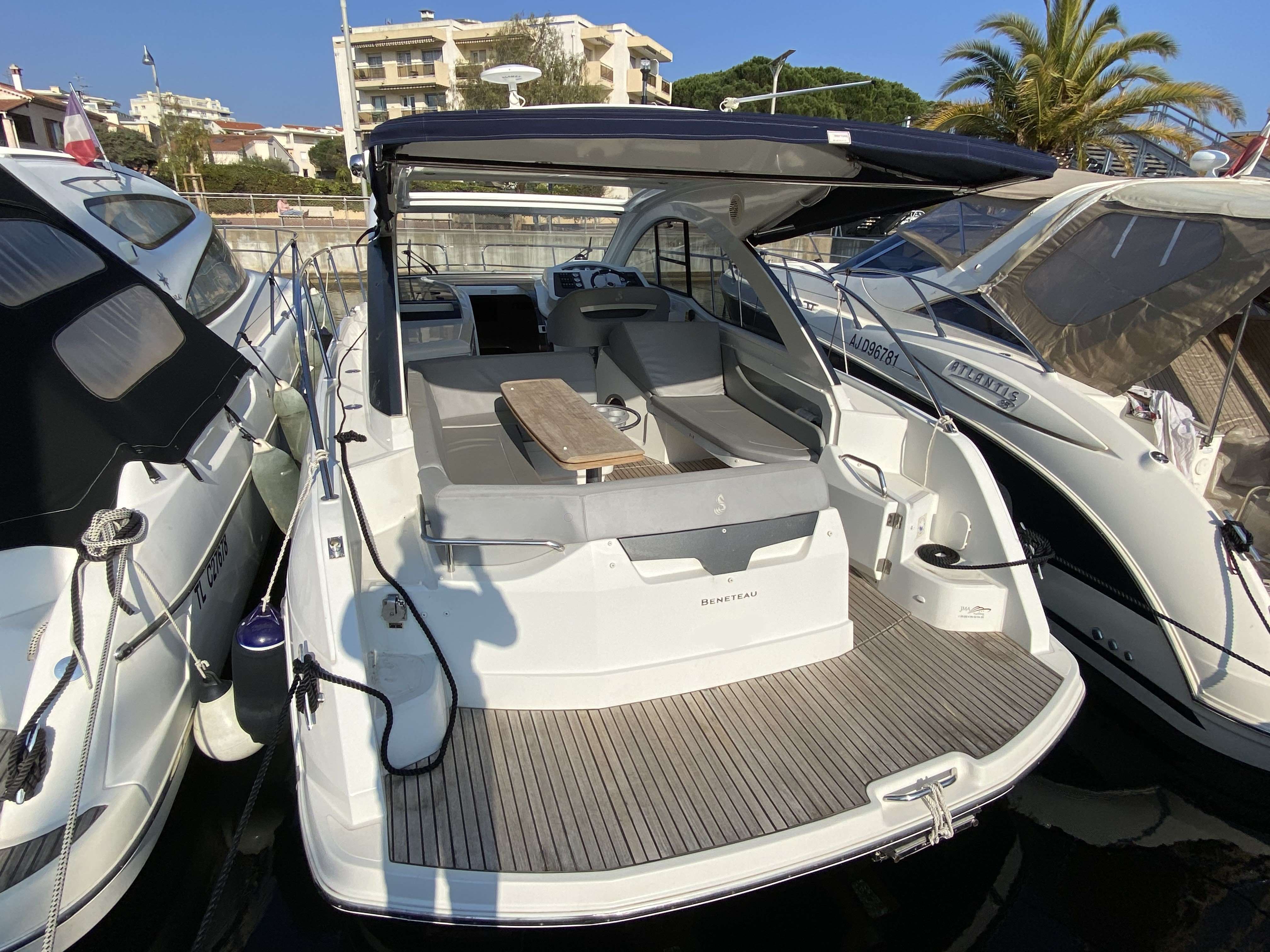 slider 2 Beneteau Flyer Gran Turismo 34